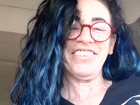 Je suis une jolie brune aux cheveux longs, les yeux verts. Je suis très coquine, venez passer un moment très HOT avec moi, vous ne pourrez plus vous en passer.