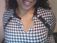 Ik ben een exotische, prachtige Caribische dame met een ongekende passie voor het leven en alles wat erbij komt kijken. Mijn warme uitstraling en sensuele energie zullen je direct betoveren, en ik ben hier om je mee te nemen op een reis van verleiding en plezier.Ben jij op zoek naar een hete, verleidelijke ervaring die je niet snel zult vergeten? Kom dan bij mij, de Caribische stoute dame die weet wat ze doet. Ik combineer de passie van de tropen met een ondeugende flair die jou gegarandeerd in vuur en vlam zal zetten.Met mijn exotische charme, speelse houding en avontuurlijke geest neem ik je mee naar een wereld van plezier en opwinding. Of je nu hebt in een flirterige chat, een uitdagend spel of iets dat je grenzen opzoekt, ik ben hier om jouw verlangens te vervullen.Dus, waar wacht je nog op? Kom bij mij en ontdek de magie van de Cariben, direct vanuit de privacy van jouw scherm. Ik ben klaar om je te verrassen, te prikkelen en je te laten verlangen naar meer. Durf jij het aan?