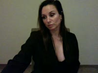 Hey ik ben Nina. Korte intro .. ik ben klein van stuk maar groots in presence, love it. Dominant op een speelse manier.ik hou van nieuwe uitdagingen! Oeh, ik voel de vibes al ..