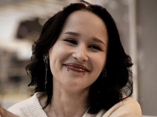 naughty camgirl masturbating with vibrator BrandieOcasio