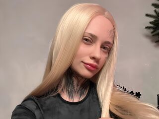 hot cam girl fingering pussy JulianeVerdier