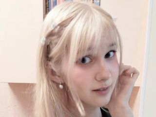 cam girl masturbating with vibrator RosalieHouman