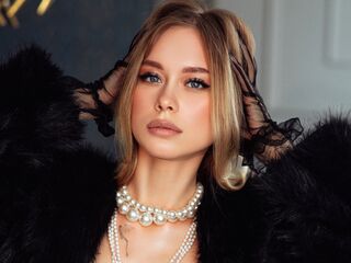 live chat room KarolinaConner