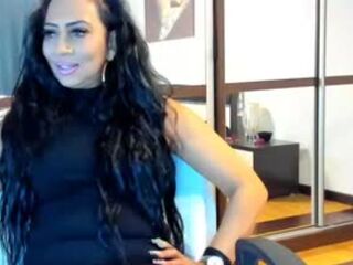 topless webcamgirl RoxanaCara