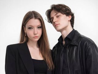 chat room picture LeoAndMira