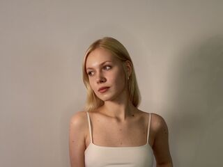 hot cam girl masturbating AishaNaeher