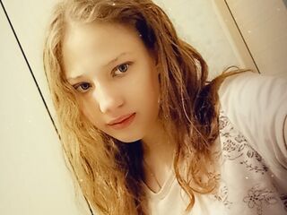cam girl playing with dildo AmandaMini