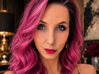 camgirl shaving pussy AvaNyra