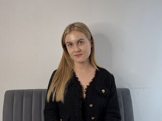 cam girl showing pussy BellaMonson