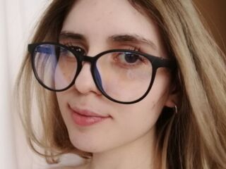 nude webcamgirl pic BlytheDendy