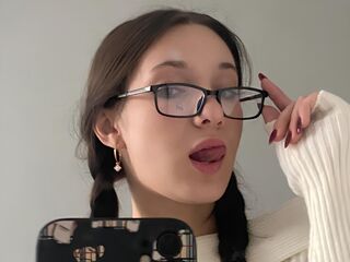 naughty cam girl fingering pussy BrittGaillard