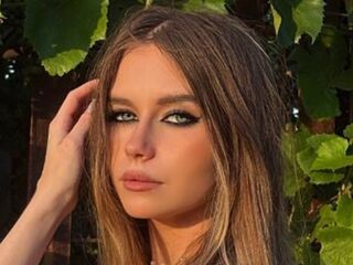 hot naked webcam girl BrunaKiebler