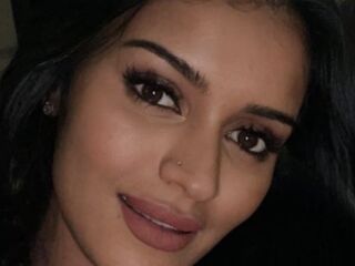 camwhore fingering shaved pussy CarolSamha