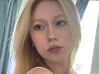 naked girl with webcam masturbating with dildo CeciliaWhithrock