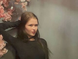 naked webcamgirl picture CharisseChappel