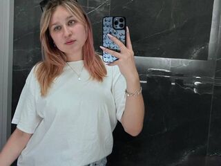 girl showing tits ChuFlorendo