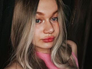 naughty cam girl fingering shaved pussy CirillaAkerman