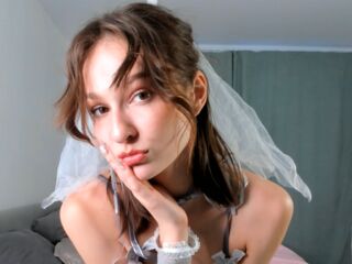 cam girl playing with vibrator ClementinaDrouin