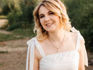 masturbating webcam girl DemetriceAkpan