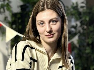 naughty cam girl fingering shaved pussy DonnetteHolck