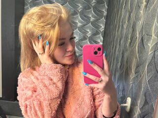 cam chat room ElizabethCamaro