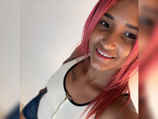 camslut showing pussy EmelyCop