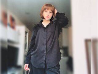 topless camgirl EmillyHall