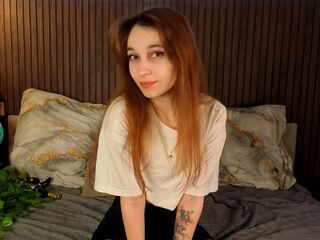 live webcam performer EmmaGenee