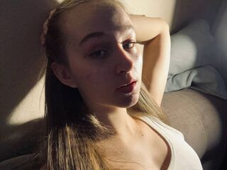 camwhore masturbating with vibrator EunaSantamaria