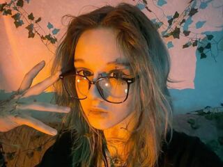 hot cam girl masturbating with dildo FloraMuse