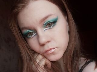 naughty camgirl fingering shaved pussy FloreneBouma