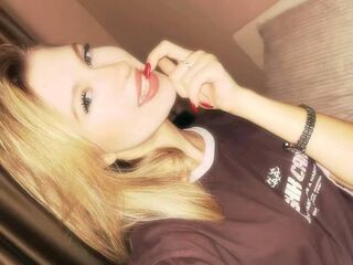 beautiful webcam girl FlossieRoseth
