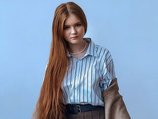 camwhore masturbating with dildo GwynBujarski