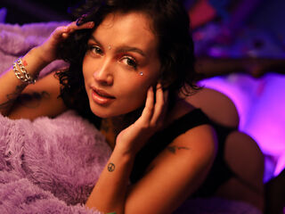 live webcam performer IsabellaMontier