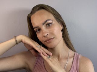 camslut showing tits JerilynMominee