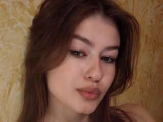 girl showing tits KarenFalknar