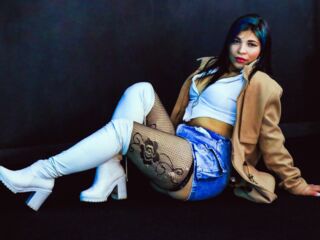 naked camgirl masturbating with dildo KatalinaMachado