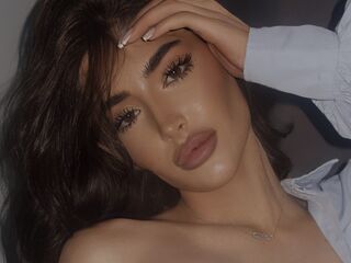 camslut showing tits KayonaEvans