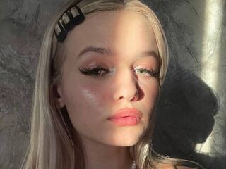 fingering cam slut KianaStark