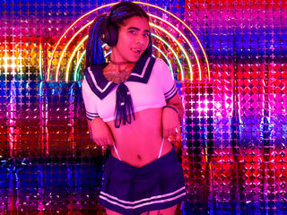 camgirl showing pussy KoralineMiller