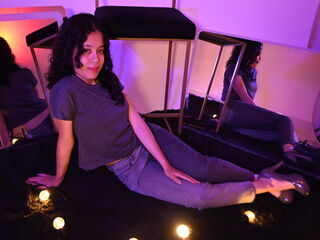 hot webcam show KyaraLux