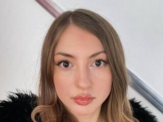 camwhore shaving pussy KyraKur