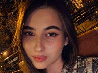 cam bitch LeiaFrost