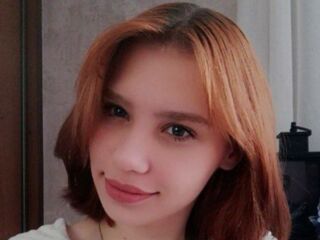camwhore masturbating with dildo LelaKravetsky