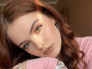 naked camgirl masturbating with dildo LeoKluge