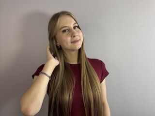camgirl fingering pussy LeolaHunkins