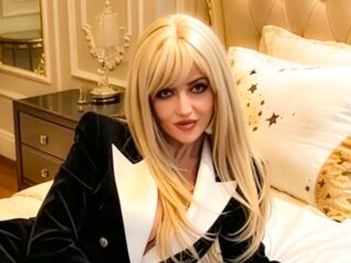 topless webcamgirl LexieSellene