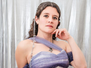 camslut showing pussy LiaSannin