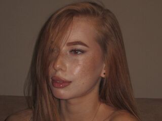 topless webcamgirl LisaCornerd