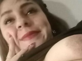topless webcamgirl LizMegh